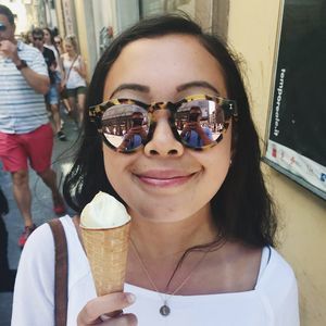 Meet your Posher, Laura